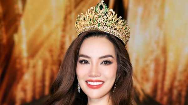 Triệu tập hoa hậu Lê Hoàng Phương trong vụ Công ty Sen Vàng bị kiện