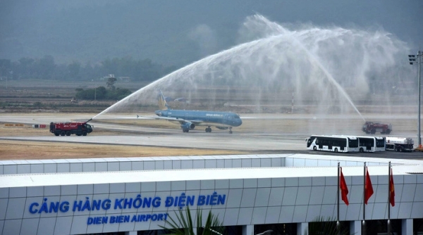 Hủy nhiều chuyến bay đến Điện Biên do tro bụi và khói mù
