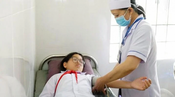 Khánh Hòa: Thêm 28 học sinh nhập viện sau khi ăn cơm bán rong trước cổng trường