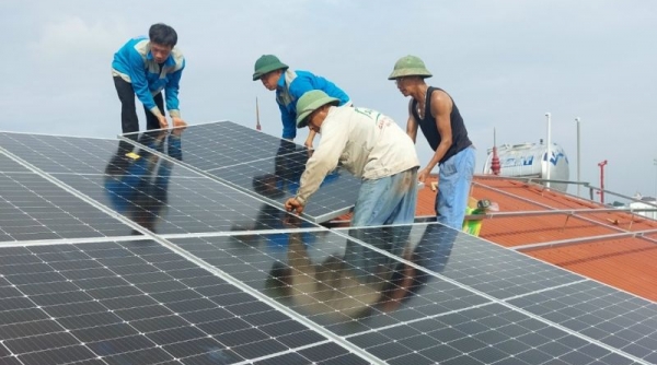 Phải khẩn trương hỗ trợ thủ tục cho người dân và doanh nghiệp liên quan đến điện mặt trời mái nhà