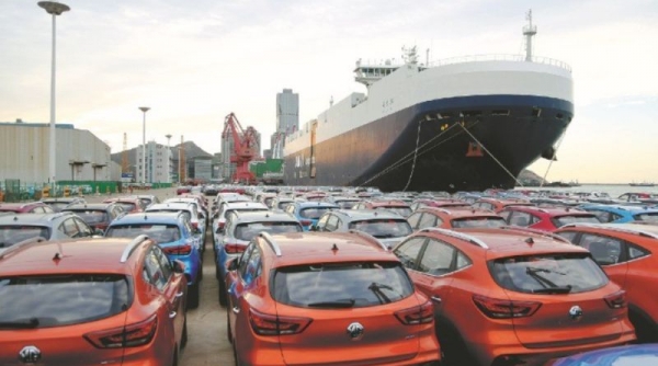 Xuất khẩu xe điện của Trung Quốc bùng nổ làm tăng nhu cầu về tàu chở ô tô