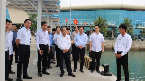 Ủy ban Thường vụ Quốc hội khảo sát thực tế tại huyện Vân Đồn