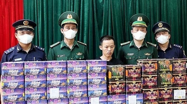 Hà Tĩnh bắt giữ 77 kg pháo hoa nổ nhập lậu