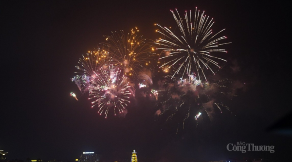 Chiêm ngưỡng màn bắn pháo hoa rực sáng trời đêm Phú Thọ dịp Lễ hội Đền Hùng 2024