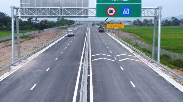 Thông xe 30 km đầu tuyến cao tốc Diễn Châu - Bãi Vọt