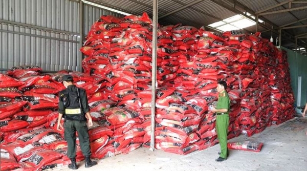 Bình Thuận: Tạm giữ 100 tấn phân hữu cơ không rõ nguồn gốc