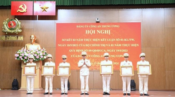 Gương mẫu, đi đầu, học tập, thực hiện Di chúc của Chủ tịch Hồ Chí Minh