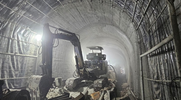 Hầm đường sắt Chí Thạnh tiếp tục sạt lở