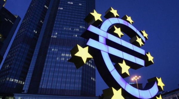 ECB cắt giảm lãi suất lần đầu tiên sau 5 năm