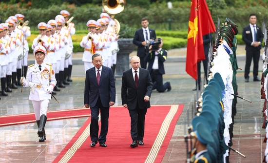 Chủ tịch nước Tô Lâm chủ trì Lễ đón chính thức Tổng thống Liên bang Nga Vladimir Vladimirovich Putin