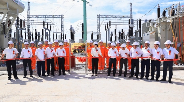 EVNNPC: Gắn biển công trình TBA 110kV Yên Lạc, Vĩnh Phúc chào mừng 55 năm thành lập