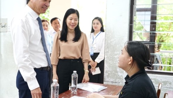 Ông Lê Trung Chinh- Chủ tịch UBND TP. Đà Nẵng kiểm tra một số điểm thi tốt nghiệp THPT 2024