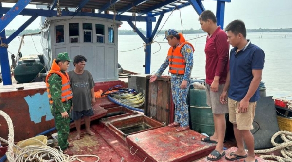 Tạm giữ tàu chở 10.500 lít dầu DO không rõ nguồn gốc