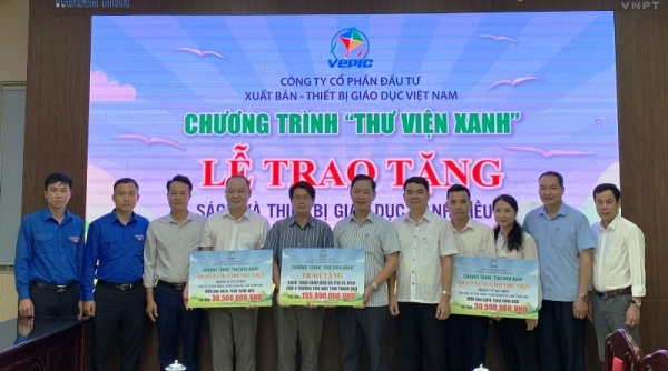 Trao tặng tủ sách và thiết bị cho các trường học vùng đặc biệt khó khăn tại Thanh Hóa