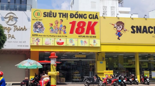 Cửa hàng “Siêu thị đồng giá 18k” bày bán nhiều hàng hóa không có nhãn phụ bằng Tiếng Việt