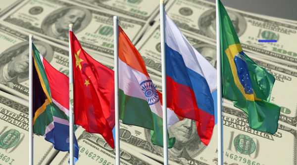 Tốc độ phi USD hóa tăng nhanh bất ngờ, BRICS 'đe dọa' vị trí thống trị của đồng bạc xanh