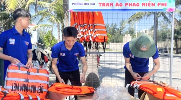 Đà Nẵng:Trạm áo phao miễn phí tại bãi biển đẹp nhất hành tinh