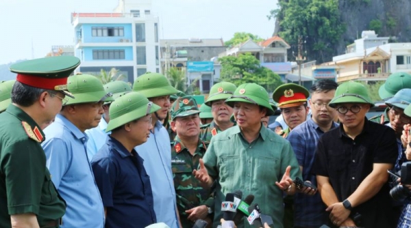 Phó Thủ tướng Trần Hồng Hà kiểm tra công tác phòng chống bão số 3 tại Quảng Ninh