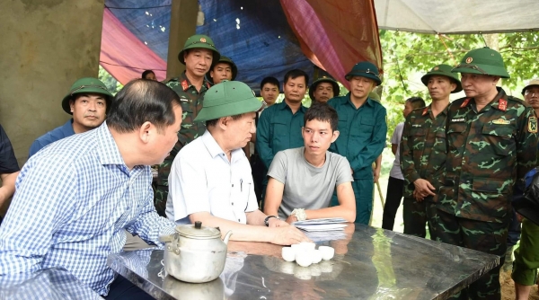 Phó Thủ tướng thăm hỏi, chia buồn với gia đình nạn nhân vụ sạt lở làm 4 người tử vong