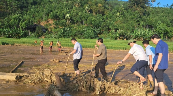 Thủ tướng tới hiện trường vụ sạt lở làm gần 100 người thiệt mạng và mất tích tại Lào Cai