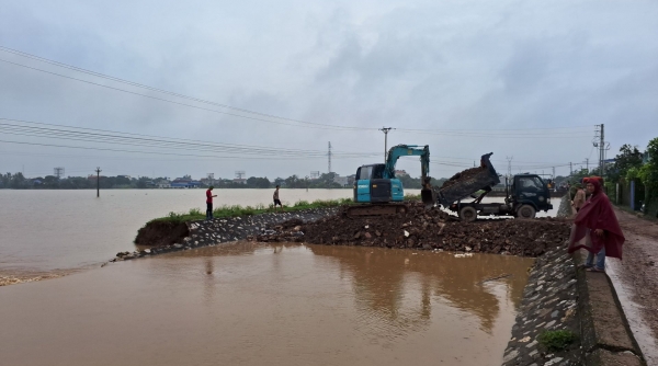 Sạt lở bờ bao kênh xả trạm Quán Chuột, Mỹ Tân tiếp tục “chìm” trong biển nước