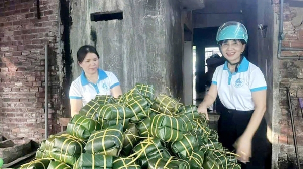 Quảng Nam: Người dân Tam Kỳ, Hội An gói bánh chưng gửi ra miền Bắc