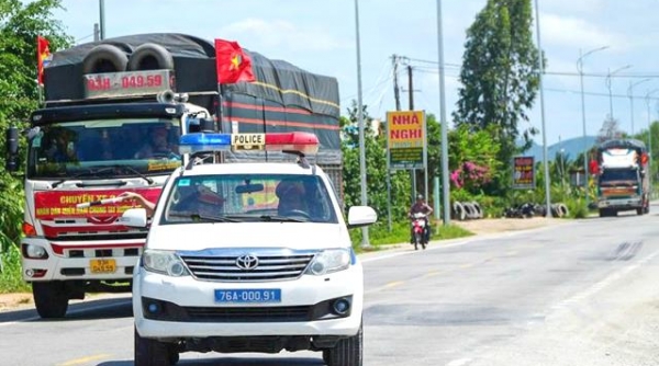 Quảng Ngãi: Việc làm mới của Trạm CSGT Đức Phổ, dành cho đồng bào vùng bão lũ phía Bắc