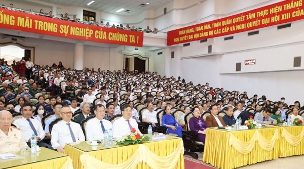 Nam Định trao tặng 2.000 suất học bổng “Học không bao giờ cùng” cho học sinh, sinh viên vượt khó