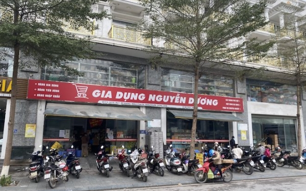 "Mục sở thị" hai tổng kho hàng gia dụng, bán đồ không tem nhãn, không rõ nguồn gốc xuất xứ tại Hà Nội