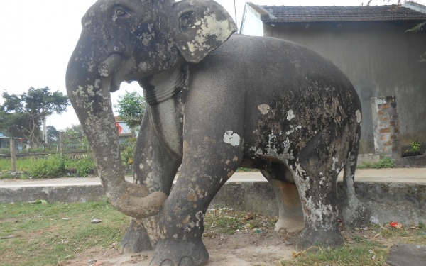 Đôi voi đá thành Đồ Bàn tỉnh Bình Định được công nhận “Bảo vật quốc gia”