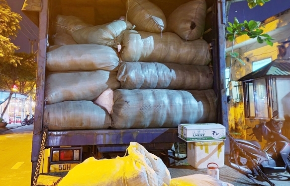 Tạm giữ 6.000 sản phẩm hàng hóa, mỹ phẩm không rõ nguồn gốc