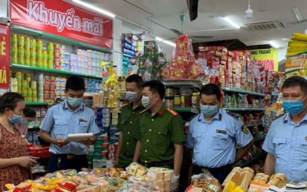 Ngành Quản lý thị trường Nam Định tăng cường kiểm tra, bảo đảm an toàn thực phẩm
