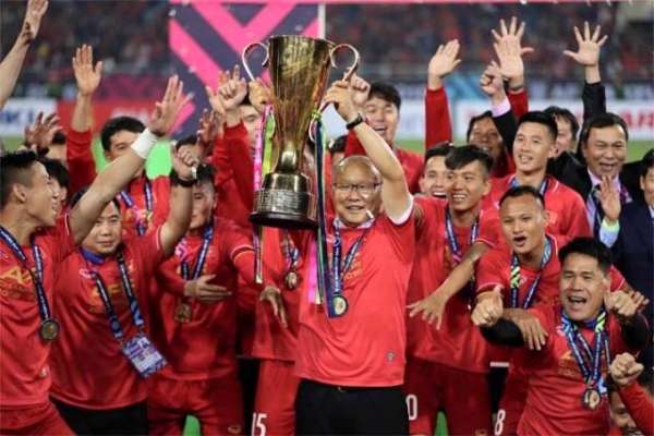 Bóng đá Việt Nam: Tấm huy chương đổi màu, niềm vui trọn vẹn Bóng đá Việt Nam: Tấm huy chương đổi màu, niềm vui trọn vẹn