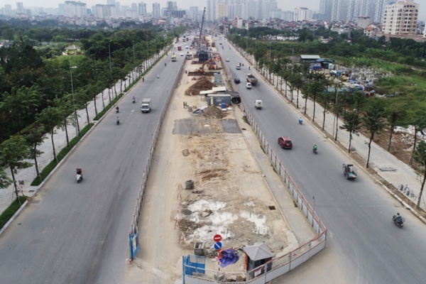 Cận cảnh những hiểm họa trên tuyến đường Phạm Văn Đồng mở rộng Cận cảnh những hiểm họa trên tuyến đường Phạm Văn Đồng mở rộng