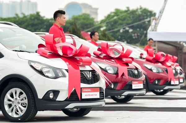 VinFast bàn giao 650 xe Fadil đầu tiên tới khách hàng VinFast bàn giao 650 xe Fadil đầu tiên tới khách hàng