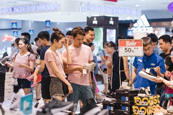 Giảm giá vượt ngưỡng 50% tại Vincom Red Sale 2019 Giảm giá vượt ngưỡng 50% tại Vincom Red Sale 2019