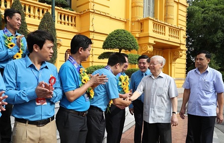 Tổng Bí thư, Chủ tịch nước gặp mặt đại biểu cán bộ công đoàn tiêu biểu Tổng Bí thư, Chủ tịch nước gặp mặt đại biểu cán bộ công đoàn tiêu biểu