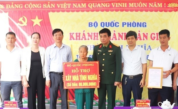 Bộ CHQS tỉnh Thanh Hóa bàn giao nhà tình nghĩa cho gia đình chính sách
