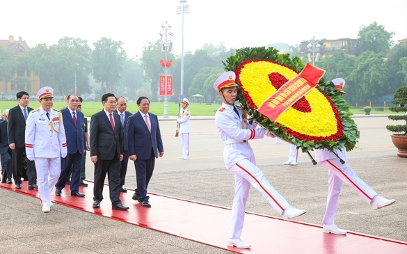 Lãnh đạo Đảng, Nhà nước vào Lăng viếng Chủ tịch Hồ Chí Minh nhân kỷ niệm 49 năm Ngày Giải phóng miền Nam