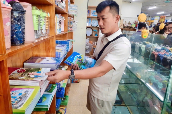 Thanh Hóa: Sách giáo khoa chưa đủ, phụ huynh sốt ruột trước thềm năm học mới