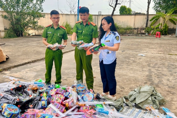 Thanh Hóa: Tiêu hủy gần 4.000 đồ chơi bạo lực, không rõ nguồn gốc