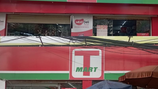 Nhiều hàng hoá tại siêu thị T-Mart 