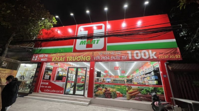 Siêu thị T- Mart Bắc Ninh mới khai trương đã bày bán hàng hóa thiếu thông tin, hết hạn sử dụng