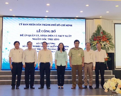 TPHCM người tiêu dùng sẽ truy xuất được nguồn gốc thịt heo - Hình 1
