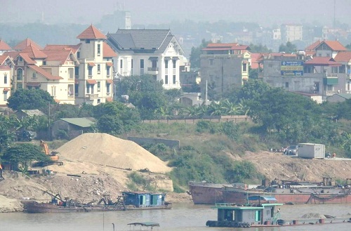 Quận Bắc Từ Liêm (Hà Nội): “Cát tặc” đua nhau đục khoét lòng sông Hồng