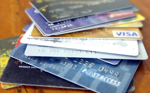 Ngân hàng tự ý thu phí thường niên thẻ tín dụng: Khách hàng khiếu nại - Hình 1