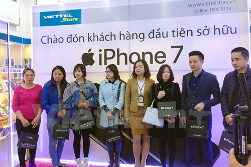 iPhone 7, iPhone 7S chính hãng đến tay người tiêu dùng Việt Nam - Hình 1