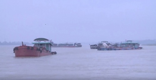 Hà Nội phối hợp cùng 8 tỉnh ngăn chặn nạn "cát tặc"