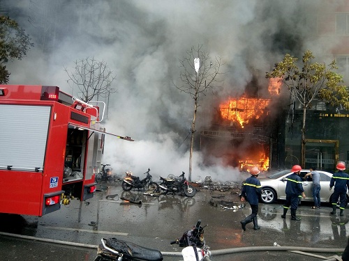 Vụ cháy khiến 13 người tử vong tại Cầu Giấy: “Điểm mặt” các sai phạm - Hình 1