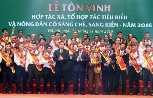 Tôn vinh Hợp tác xã, Tổ hợp tác tiêu biểu và nông dân có sáng chế, sáng kiến năm 2016